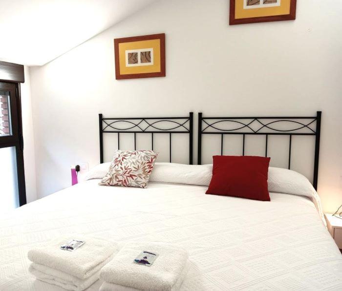 Peregrinos Apartamentos La Piedra La Comodidad Del Hogar ナヘラ エクステリア 写真